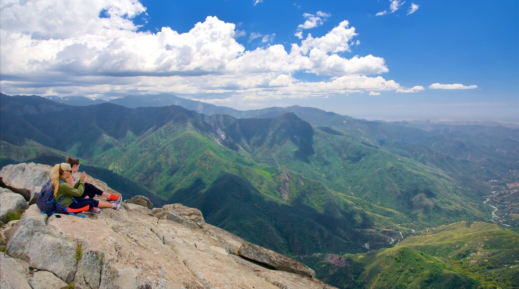 Sequoia and Kings Canyon National Parks which includes landscape views, mountains and views