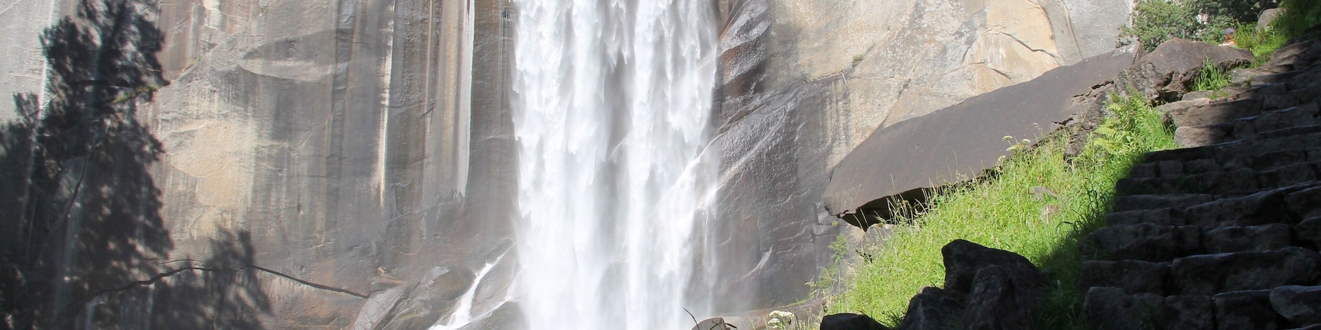 The Vernal falls in Yosemite is a must see trail. Easy enough for everyone (5 miles), you follow up Vernall river till the top, taking advantage of a magnificent landscape all the way up, with the water of the fall going down in the valley. A must se place in Yosemite...