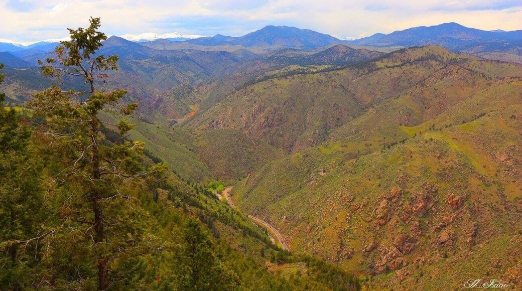 Mountain bikers and hikers can follow the Chimney Gulch trail, a difficult, narrow "single track" #hiking trail that crisscrosses the Lariat Loop road twice on its way to the summit. #roadtrip #Colorado #adventure