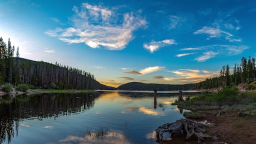 I recently found this fun little campground. It was an ideal place for fishing, kayaking, having a campfire and just being outside. After catching a few trout on the fly rod, I sat back and enjoyed the sunset on the lake.
#adventure #exploremore #fishing #greatoutdoors