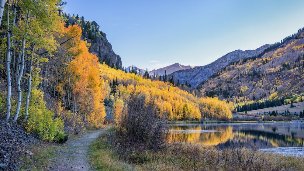 Alpine Trail - Autumn sunrise at Crystal Lake - Million Dollar Highway - Colorado