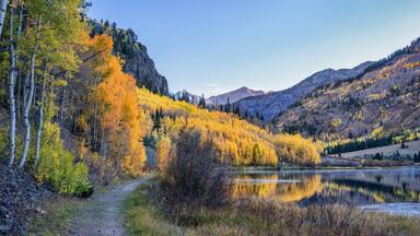 Alpine Trail - Autumn sunrise at Crystal Lake - Million Dollar Highway - Colorado