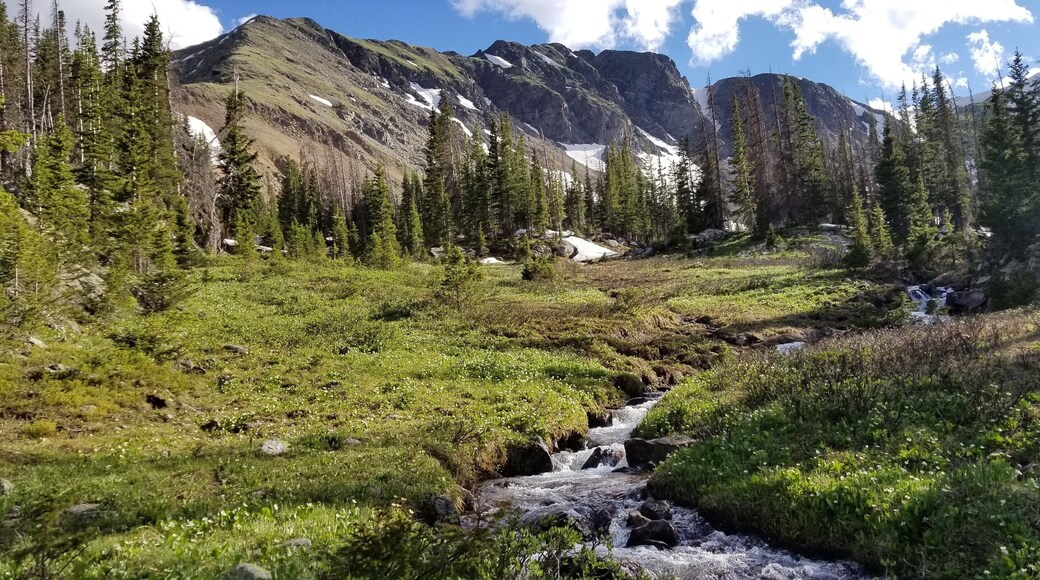 Beautiful backpacking trail up to two lakes #greatoutdoors