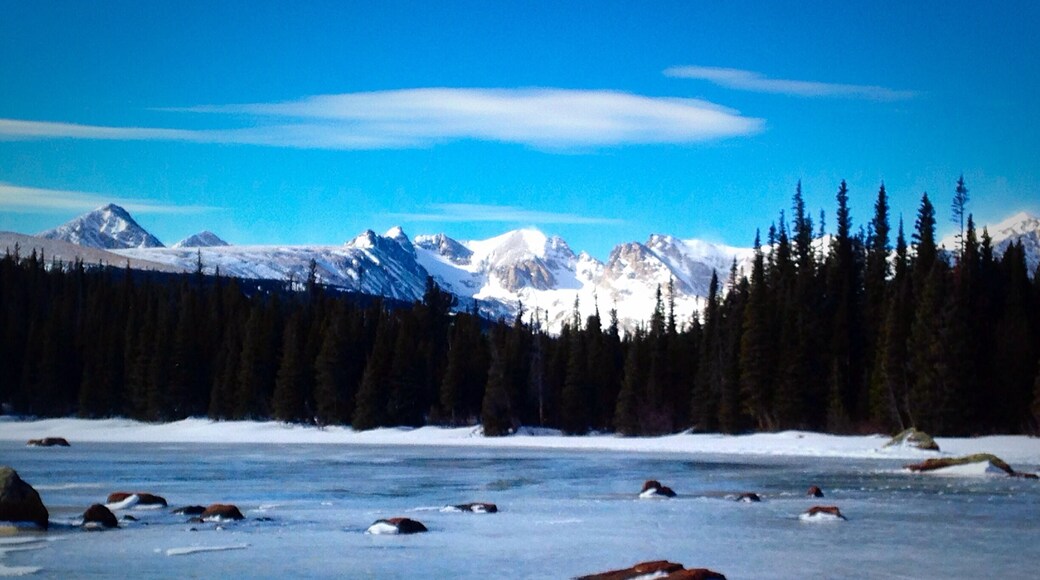 Snowshoeing at Red Rock Lake #hiking
