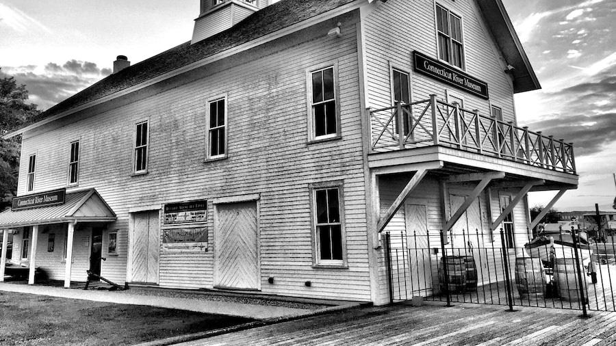 This is a great museum and Essex is an awesome little town to visit. With a salty New England charm this patriotic community oozes red white and blue. Grab some ice cream and walk down to the dock at the museum and feed the ducks... chances are someone will be by with a golden lab or some other well bred dog to frolic in the water.