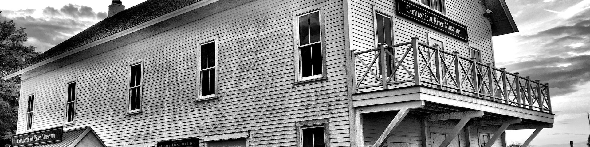 This is a great museum and Essex is an awesome little town to visit. With a salty New England charm this patriotic community oozes red white and blue. Grab some ice cream and walk down to the dock at the museum and feed the ducks... chances are someone will be by with a golden lab or some other well bred dog to frolic in the water.