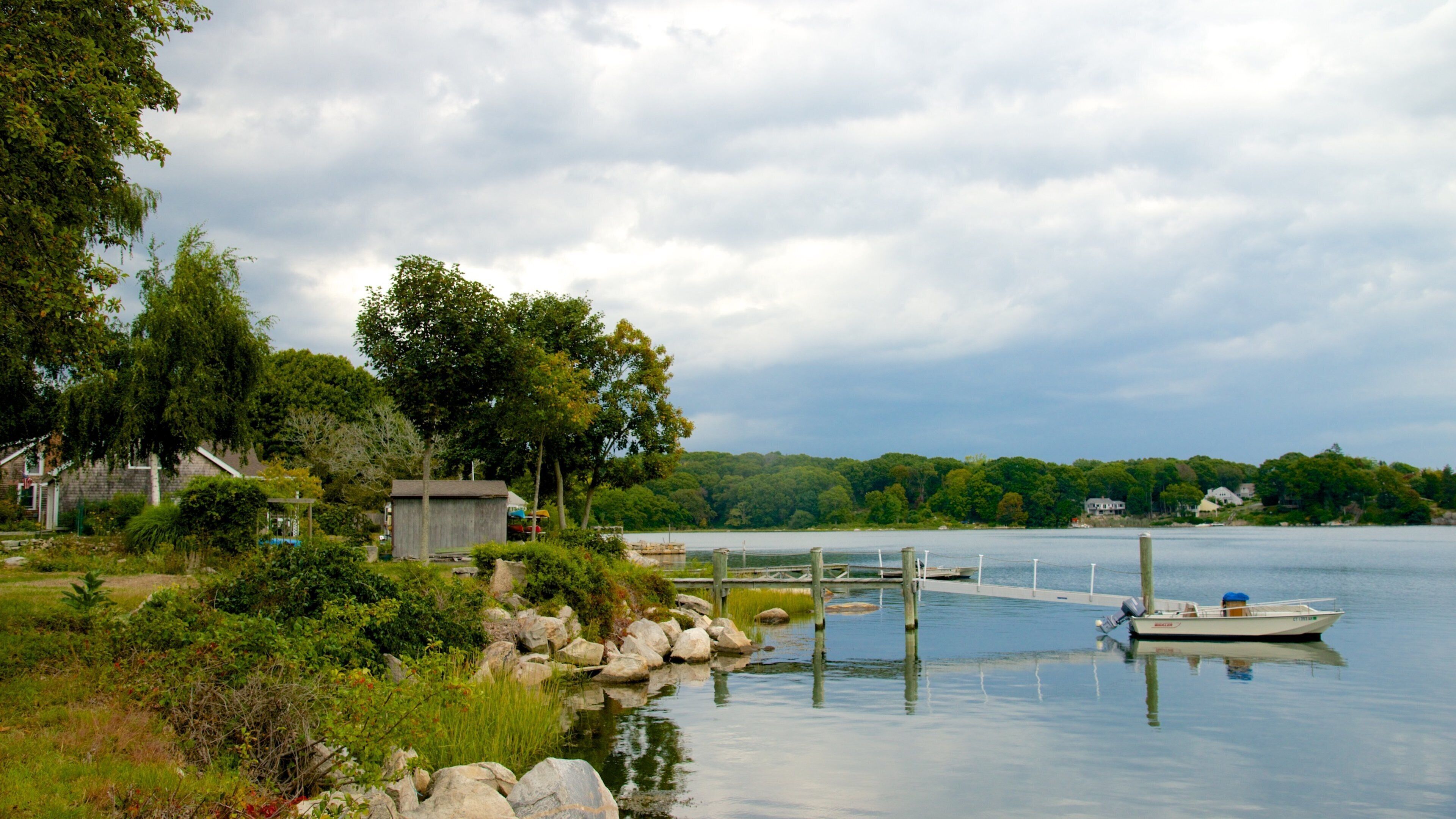 Noank which includes a bay or harbour