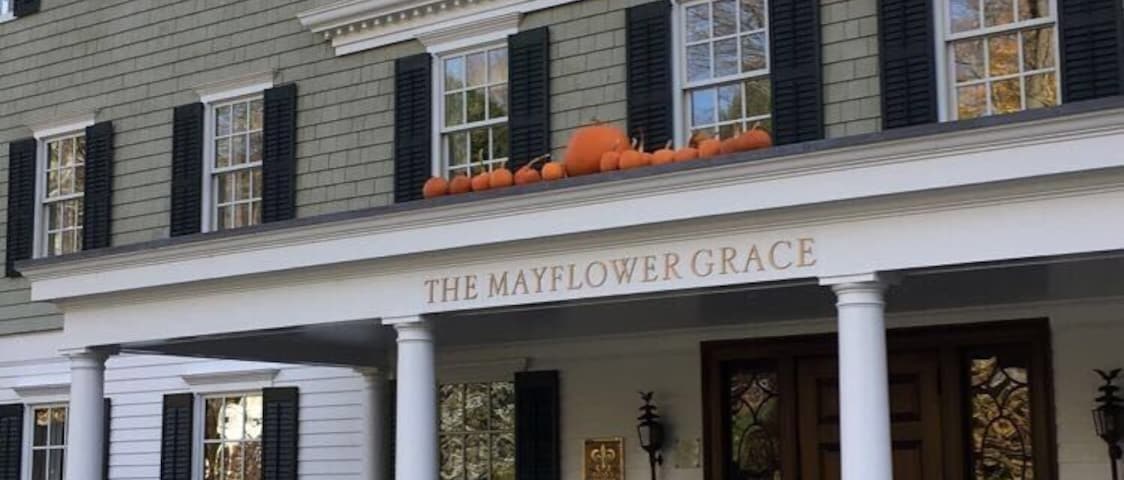 Delicious food, beautiful atmosphere, and it's a must for Gilmore Girls fans! It isn't cheap but it is fun!