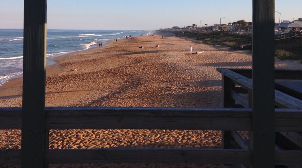 Walk along the pier and then enjoy some delicious seafood by the water.
