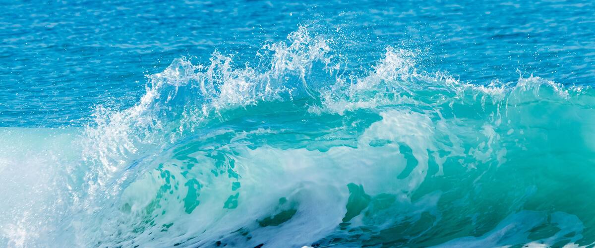 A large wave in the ocean.