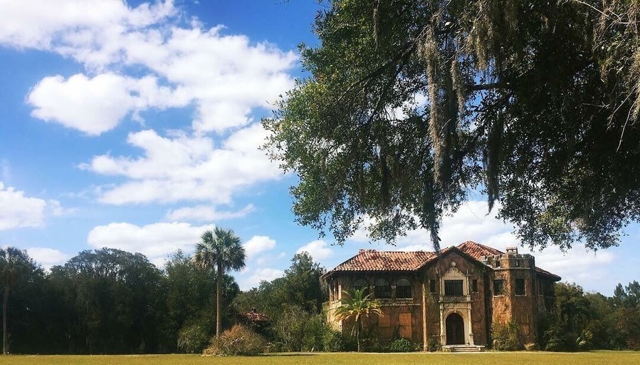 #abandoned Howey in the hills mansion. #roadtrip