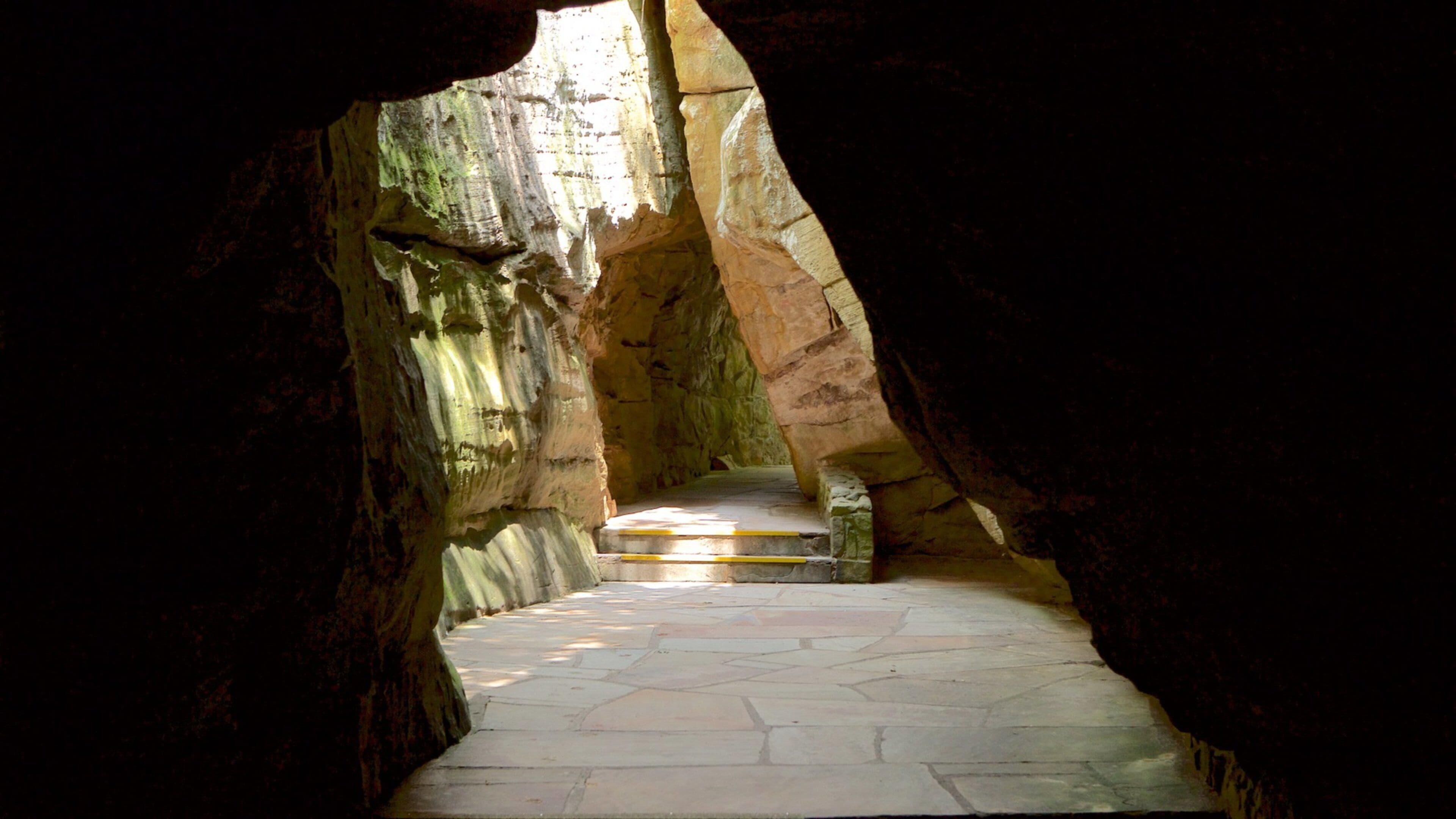 Lookout Mountain featuring caves