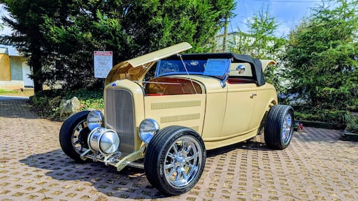 Car show in the street