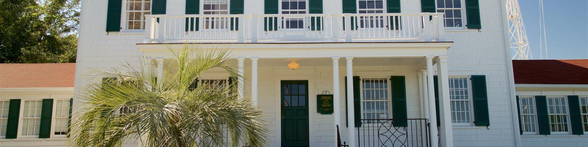 St. Simons Island featuring a house