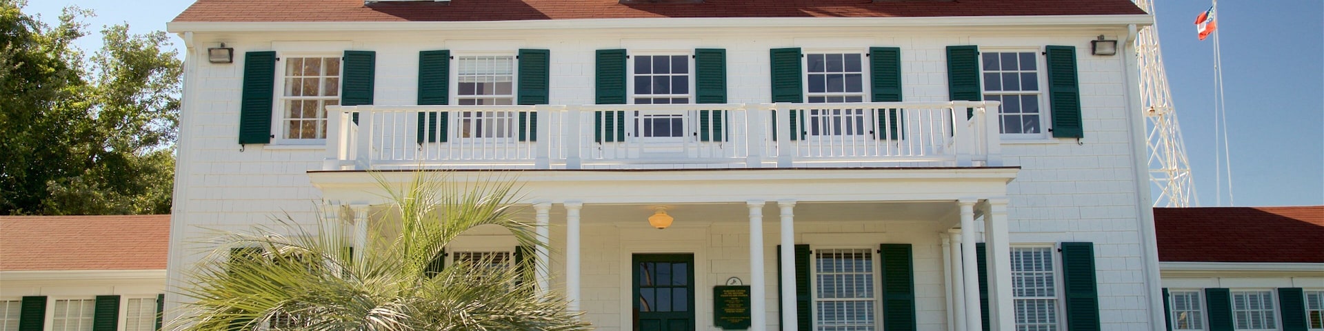 St. Simons Island featuring a house