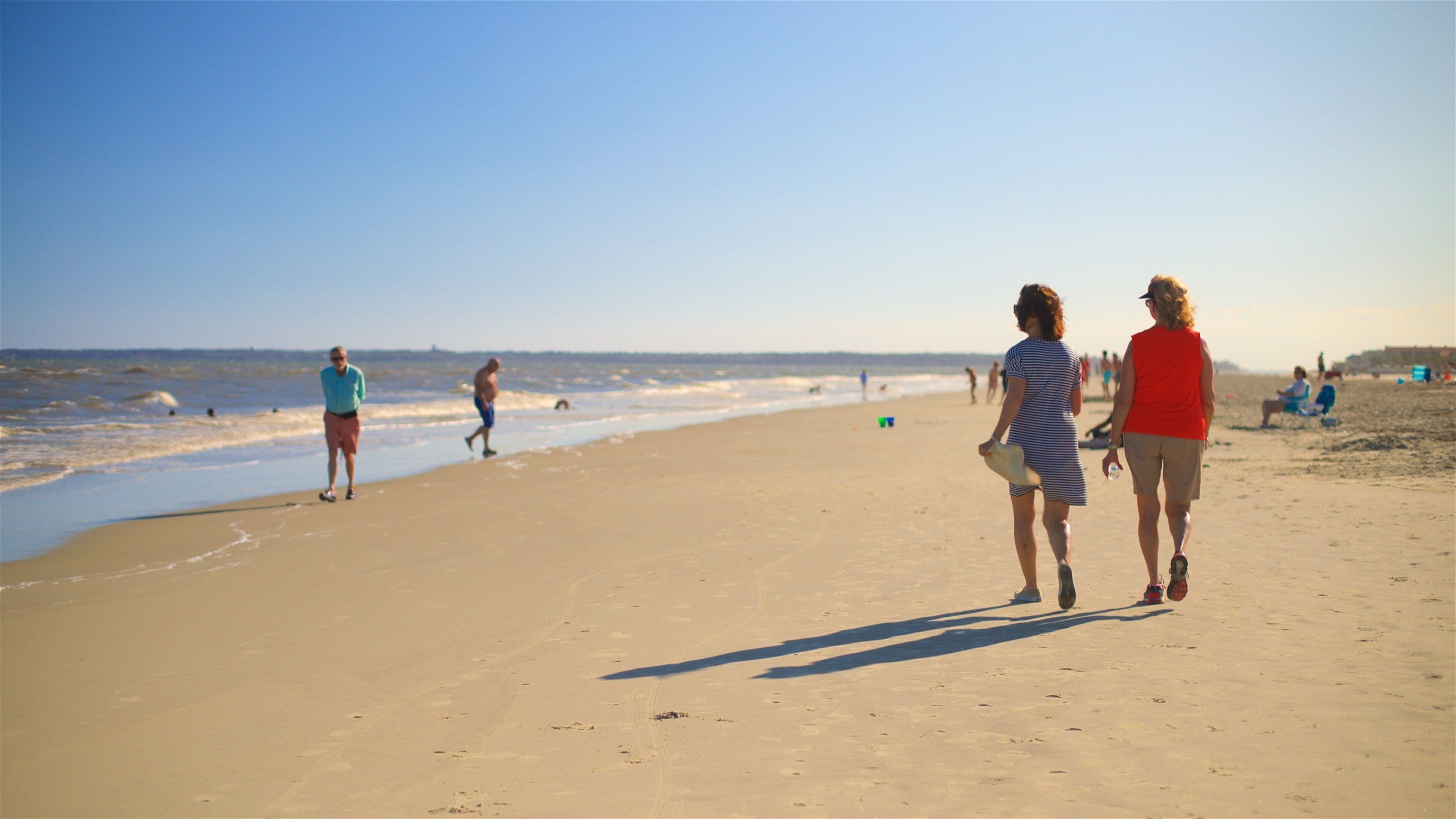 Isla de St. Simons mostrando vistas generales de la costa, una puesta de sol y una playa de arena