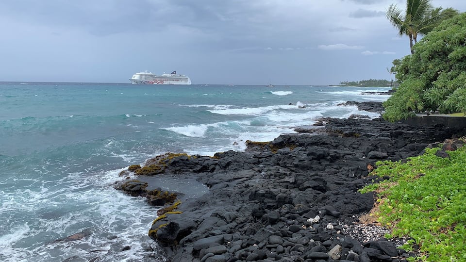 Volcanic rocks along the coast and expanding the size of the island from time to time. Power of nature creating more land ...