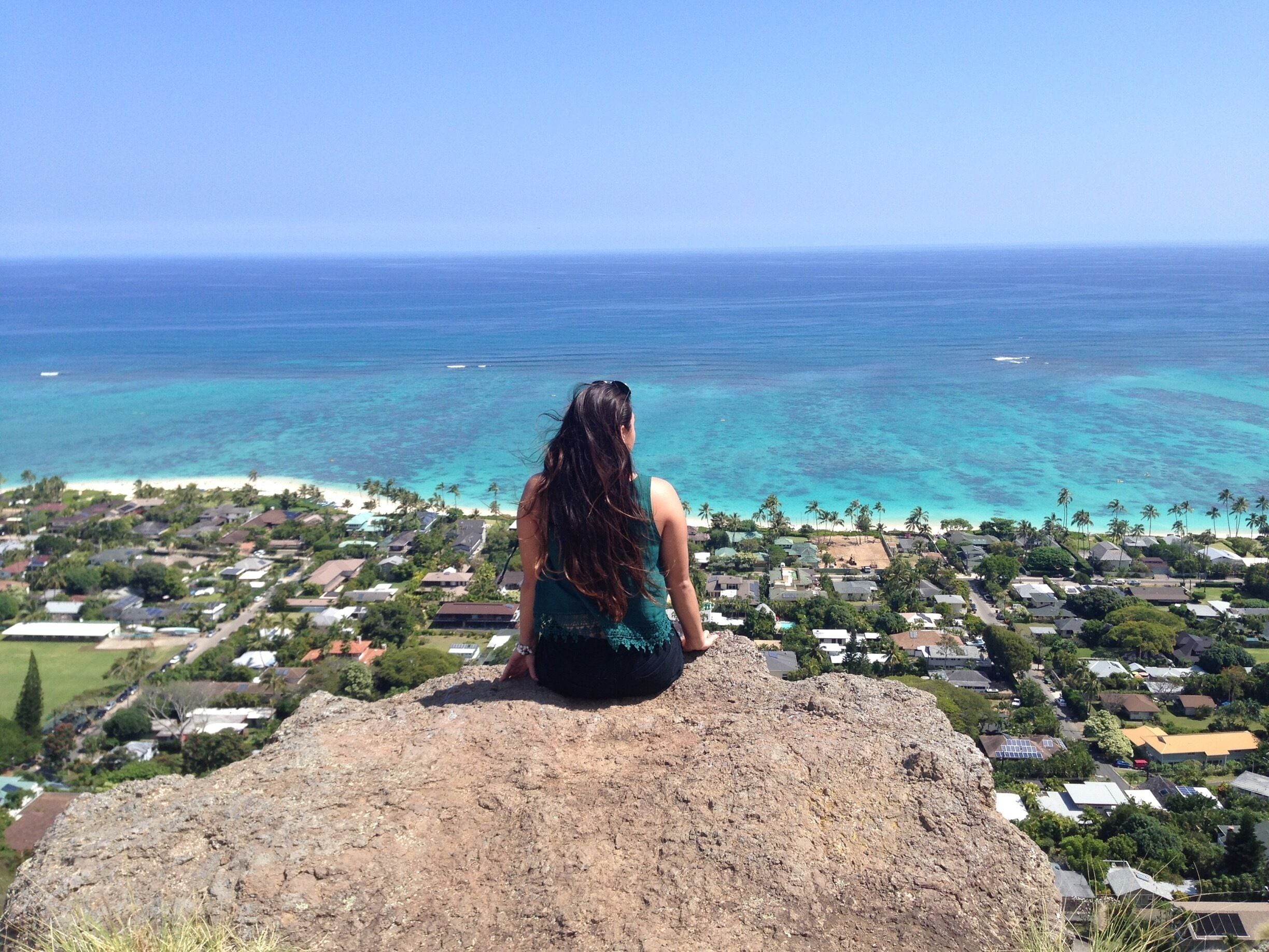 Such a pretty short hike looking over Lanikai in Oahu! Great for kids too. #hawaii #blue