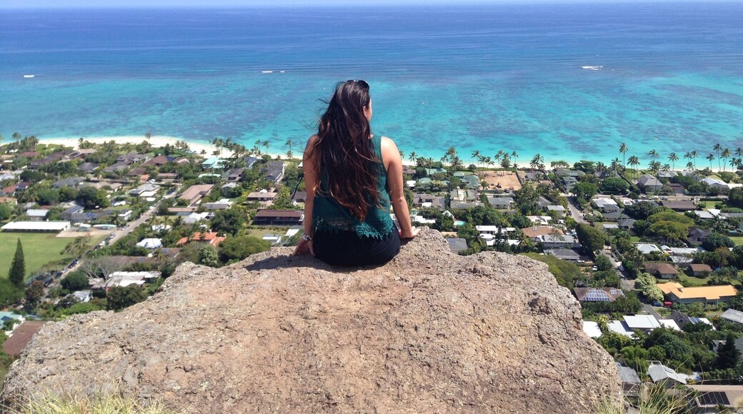 Such a pretty short hike looking over Lanikai in Oahu! Great for kids too. #hawaii #blue
