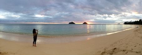 I have photographed the beautiful Lanikai Beach from so many angles, but sunrise is by far my favorite. Before anybody shows up on the beach, when the sea is calm and cotton candy colors dance across a clouded sky. I snapped this photo of my best friend taking a photo.
#panorama
#lanikai
#beaches
#lifeatexpedia
#sunrise