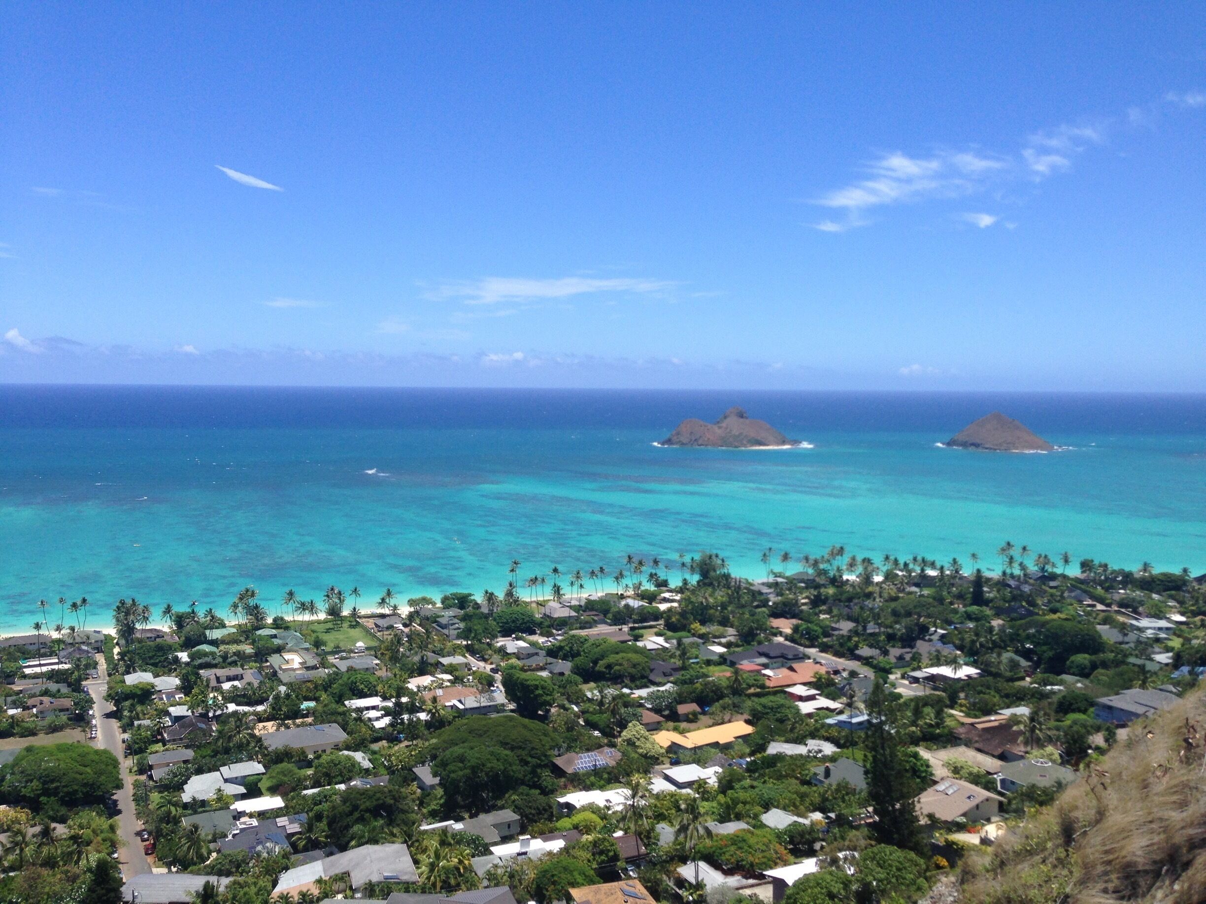 Short little hike to see views like this of the east side of Oahu. Hawaii is beautiful! #blue #lanikai