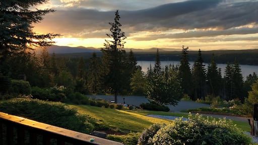 I came to Idaho with my family for a vacation and from the deck of the hut where we stayed at you could see this beautiful view of the lake, the trees and the mountains far in the back. I took this photo at the sunset and I love how it turned out with all the colors, the textures, highlights and shadows.
#Adventure #travel #idaho #photography