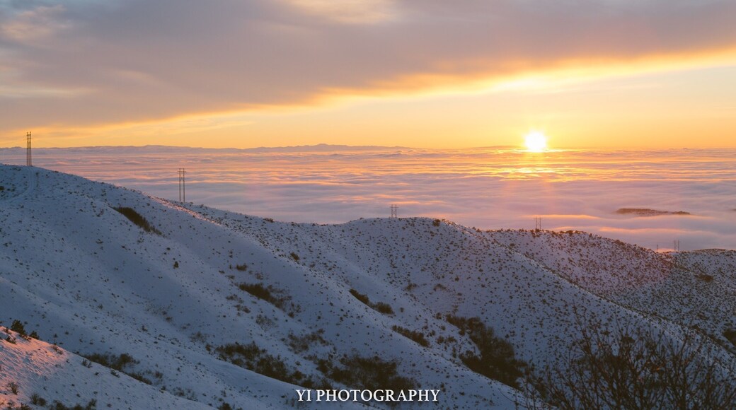 Amazing sunset over the clouds above Boise Idaho.
We have a nice ski resort 30 min from downtown. And the view toward the mountain is spectacular.
#boiseidaho #sunset #overtheclouds