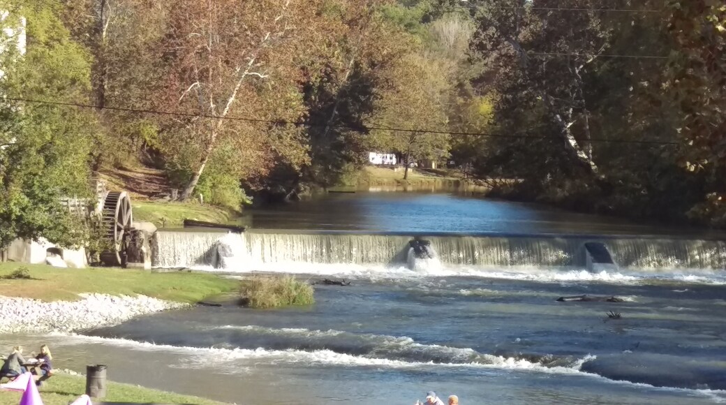 Covered bridges are a thing of the past but not in Indiana. They take a whole week and celebrate these marvels of technology. There are 5 scenic routes you can take to see many versions of covered bridges.
During this festival there are yard sales every where and pop up flea markets on every corner. This really is a treasure hunters delight, I love yard sales and this was a spectacular way to spend a weekend away.
https://midlifemilestones.com/indiana-covered-bridge-festival/