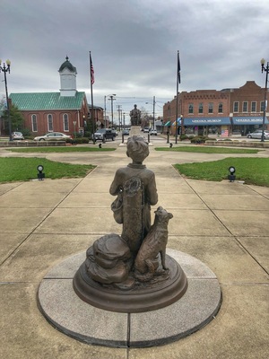 Lincoln Square Circle Monument