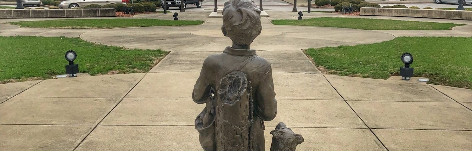 Lincoln Square Circle Monument