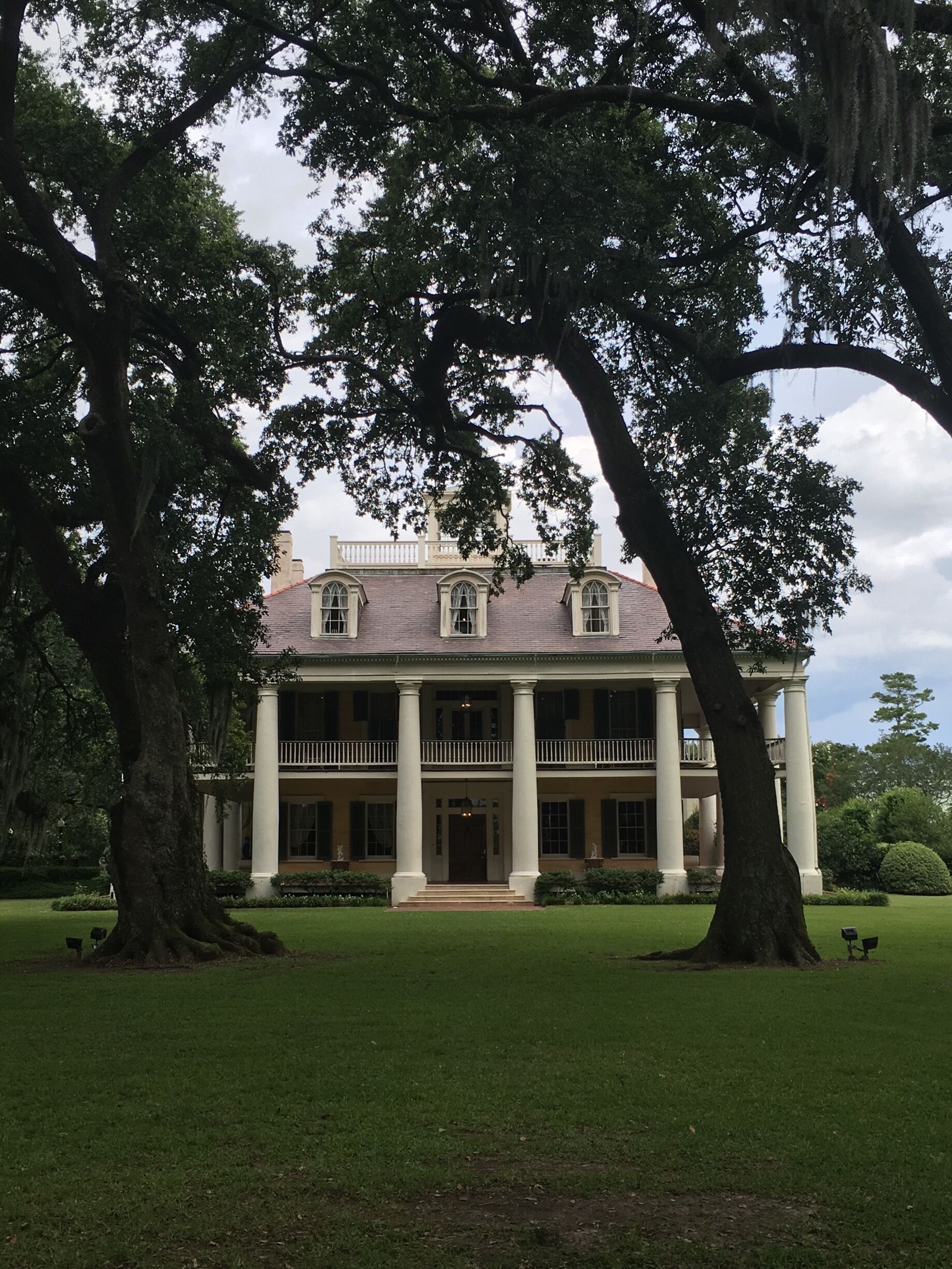 Great spot to see an old Louisiana plantation and grab some good lunch!