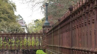 Located on the leveed banks of the Mississippi River, this old plantation has beautiful gardens to stroll though and offers tours with guides dressed in period costumes. You can even host a wedding here!
