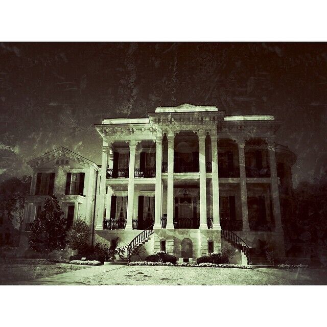 Nottoway Plantation, White Castle LA.  If you have a chance, take the tour of the home.

#tnkarts #riverroad #roadtrip #nottowayplantation #historic #vintage #snapseed #noir #grunge #arhitecture #trover