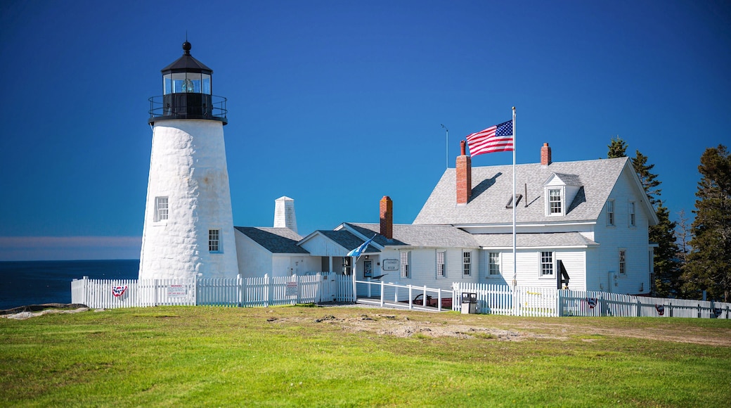 Pemaquid Point Lighthouse: this historic 1827 lighthouse features amazing panoramic views of the Atlantic Ocean and a nearby learning center.
Entrance costs $3 only if you are planning to stay more than 15 minutes.
#MyBackyard