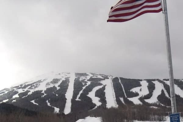 #snowtrove With 150 plus trails and a summit elevation of over 4300 feet, 2400 feet of vertical, Sugarloaf is "one big mutha of a mountain" and the undisputed largest ski resort east of the Rockies