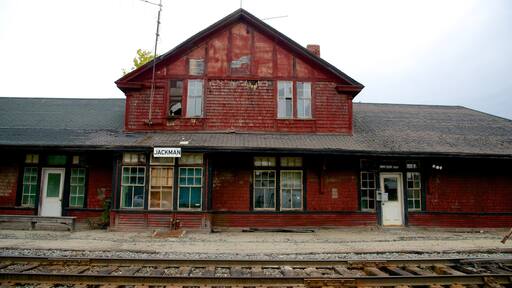 Jackman som viser historisk arkitektur, kulturarv og jernbaneelementer