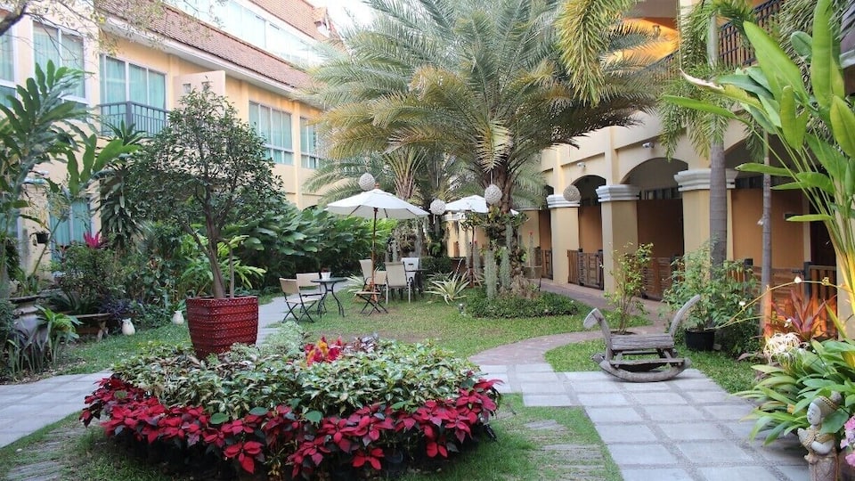 A charming boutique hotel in Khon Kaen, Thailand. It is situated in the city center, but set off the road enough that you do not get noise from the street traffic. It's very serene and the spacious balconies are a great place to relax. Good breakfast buffet too!
For more info on our stay at Piman Garden Boutique Hotel, please visit http://thetradingtravelers.com/hotel-review-in-khon-kaen-piman-garden-boutique-hotel/