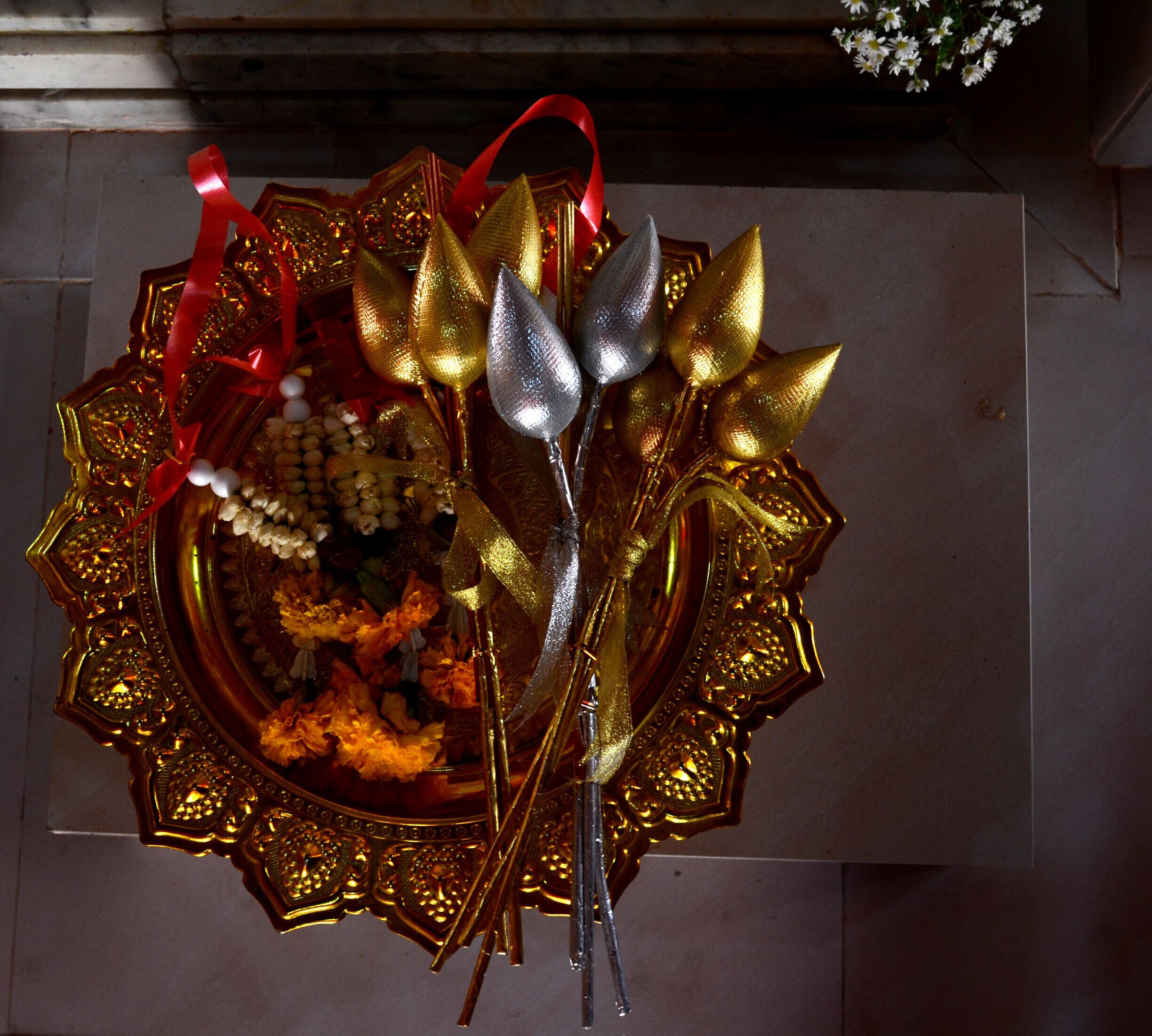 Dominated by a brick red stuppa, Wat That's focus is on education. On the grounds, you will find a school for young monks. The area surrounding the stuppa hosts exhibitions about the history of E-san. After paying your respects to the Buddha, you can cross the street to the lake and take a leisurely stroll around it.