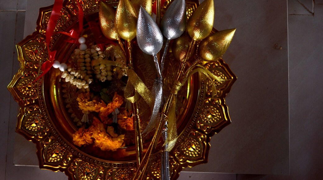 Dominated by a brick red stuppa, Wat That's focus is on education. On the grounds, you will find a school for young monks. The area surrounding the stuppa hosts exhibitions about the history of E-san. After paying your respects to the Buddha, you can cross the street to the lake and take a leisurely stroll around it.