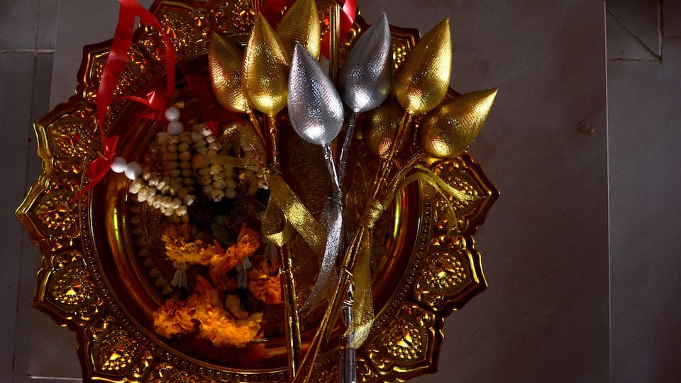 Dominated by a brick red stuppa, Wat That's focus is on education. On the grounds, you will find a school for young monks. The area surrounding the stuppa hosts exhibitions about the history of E-san. After paying your respects to the Buddha, you can cross the street to the lake and take a leisurely stroll around it.