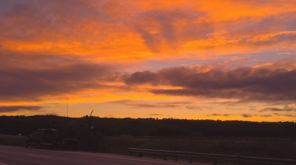Great food, beautiful Maine Sunset in July. One of the better places to eat in the area. This was on the way out the door, the picture doesn't do it justice.