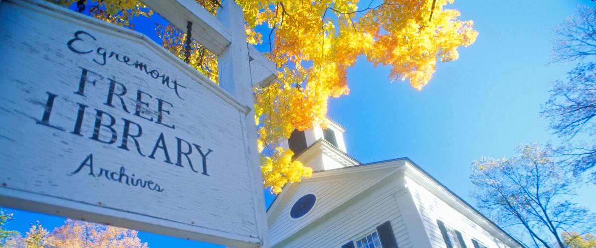 A white building with a sign that reads "Egnemont Free Library Archives."