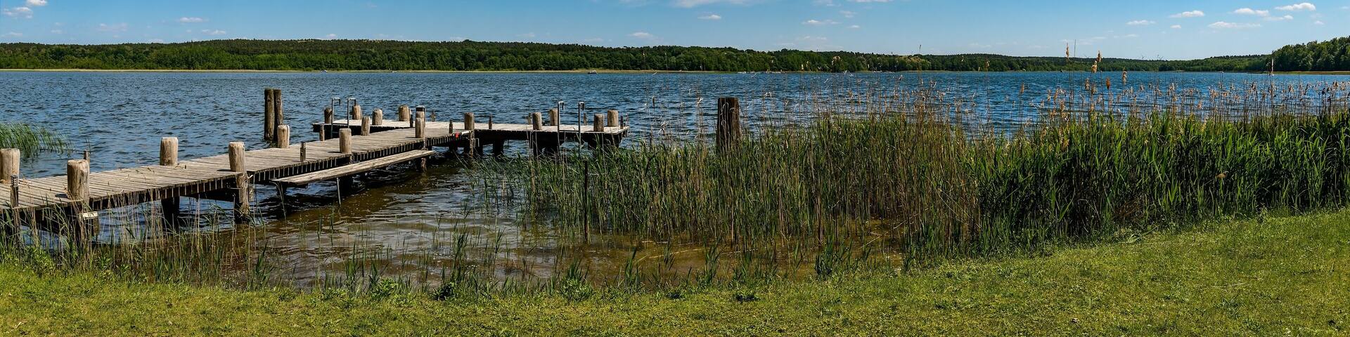 Freizeitparadies vor den Toren Berlins: Bootsanleger am Großen Storkower See - Panorama aus 2 Einzelbildern