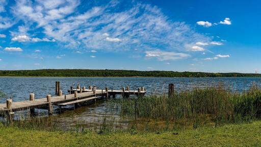 Freizeitparadies vor den Toren Berlins: Bootsanleger am Großen Storkower See - Panorama aus 2 Einzelbildern