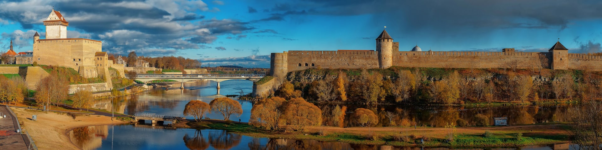 Medieval Hermann Castle (Narva stronghold) in the left and Ivangorod Fortress in the right