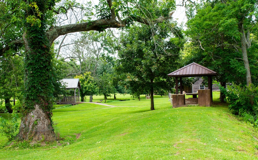 Qauint picnic area full of greenery