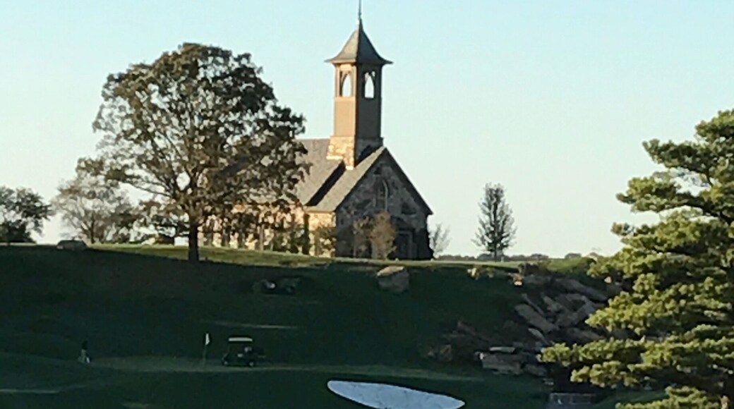 Cute little chapel... Cave tours and golf #lifeatexpedia