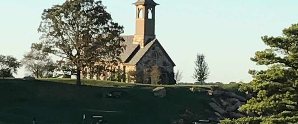 Cute little chapel... Cave tours and golf #lifeatexpedia