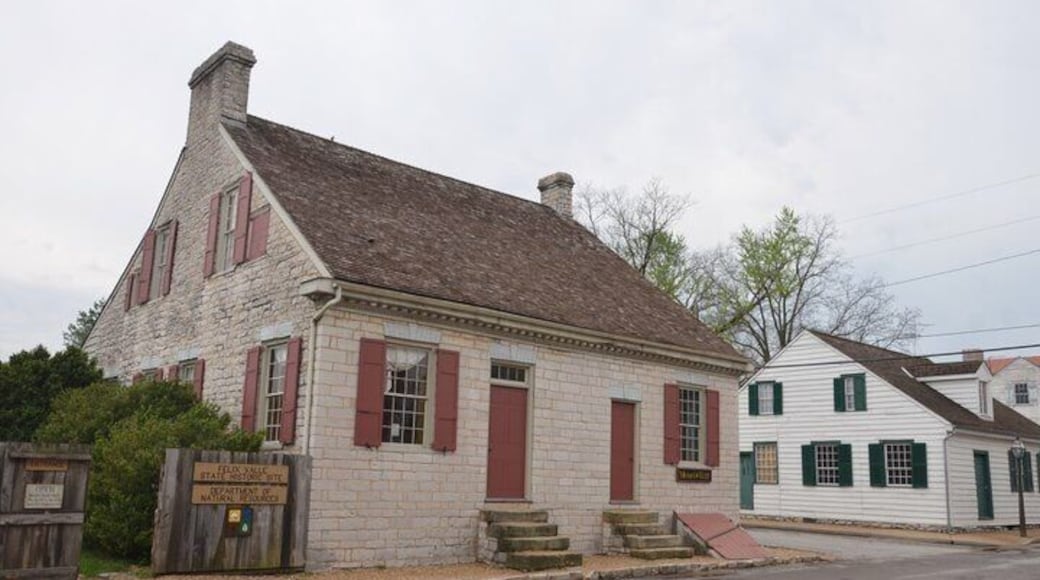 Great French town with historical significance.