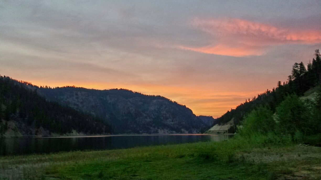 Sunset on the lake #goldenhour
Be sure to check the water levels if you plan to go boating. They drain the lake for a portion of every year.
#waterlust
